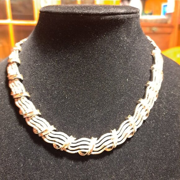 No brand / Not sure Jewelry - Costume Jewelry-Choker Necklace 15"
